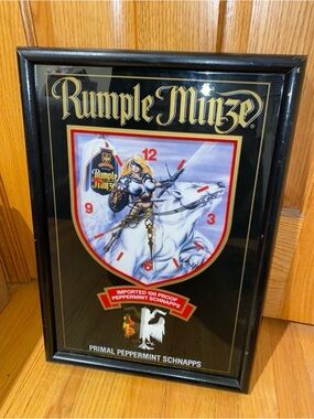 NON-WORKING Vintage Rumple Minze Peppermint Schnapps Framed Clock NICE!